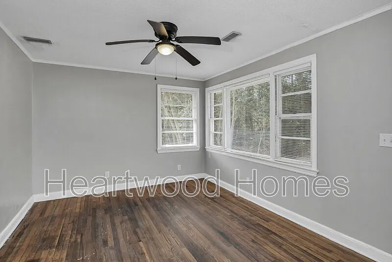 2 bed, 1.0 bath, 764 sqft, $1,050 — Photo 2