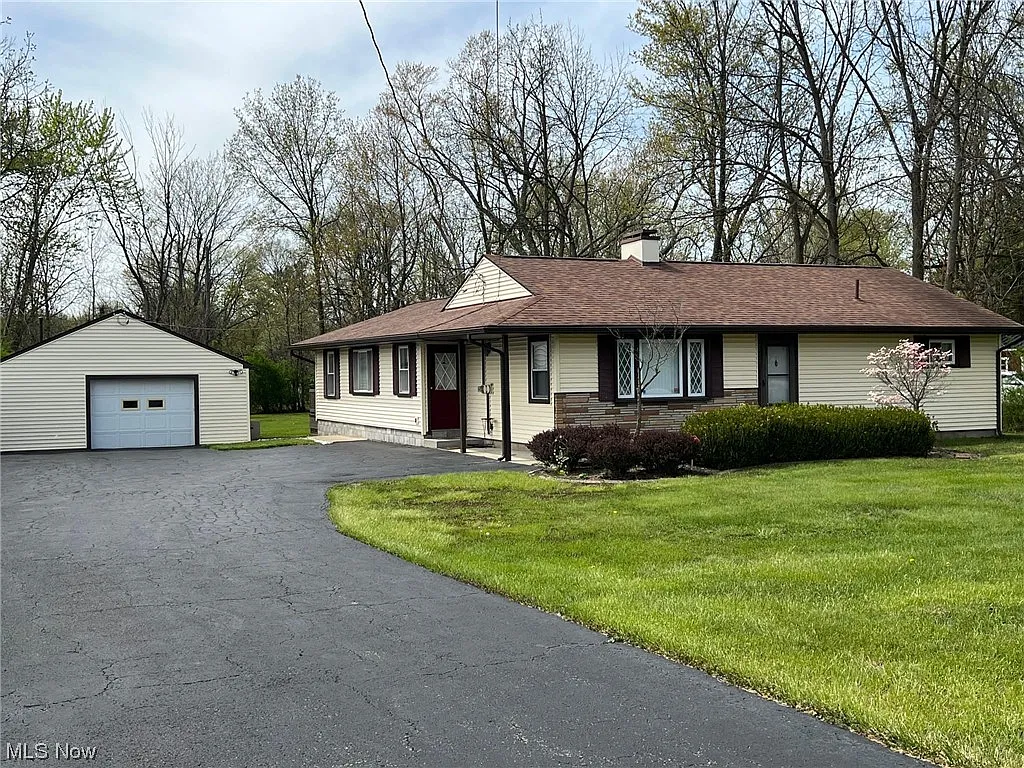 159 Clifton Dr NE photo 1