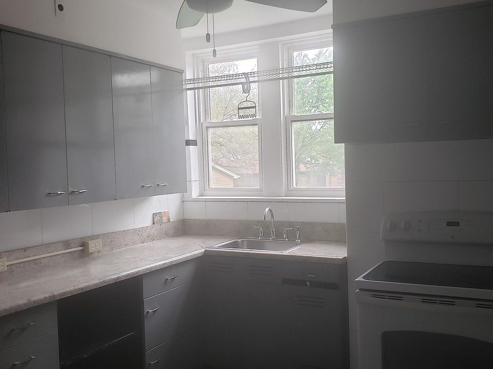1st image of 11622 S Artesian Ave