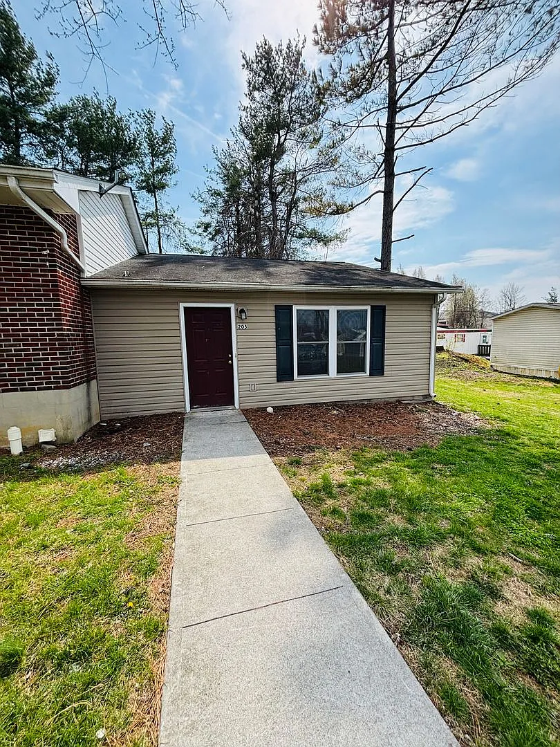 2 Bedroom 1 Bath Townhouse — Photo 1