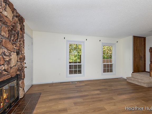 5th image of 3511 Whispering Brook Dr SE