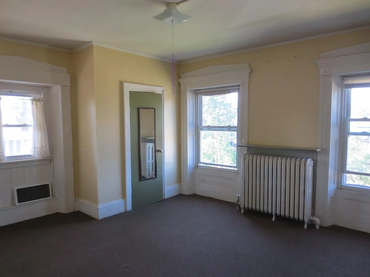 5 bed, 3600 sqft, $5,950 — Photo 3