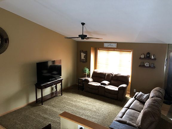 3rd image of 137 Grovebrook Dr