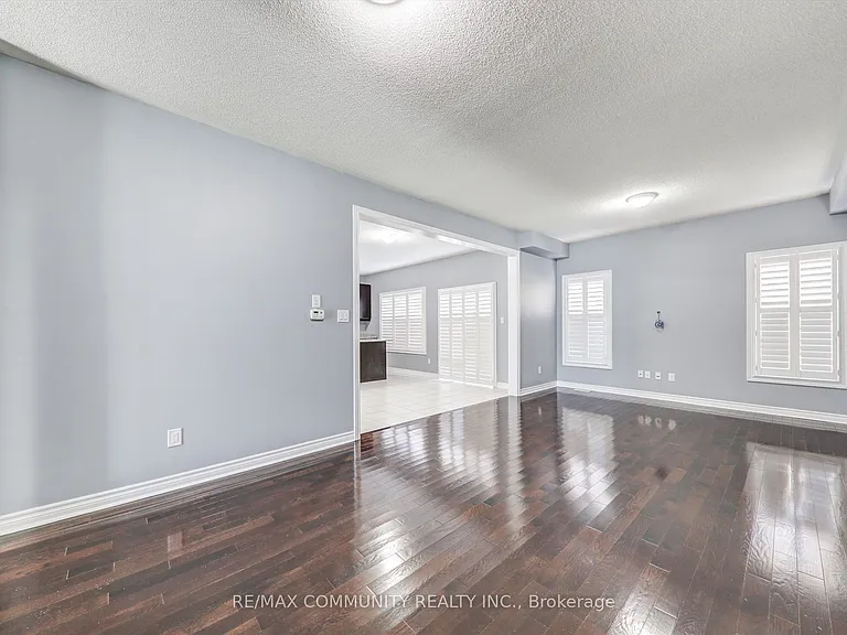 79 McRoberts Cres — Photo 9