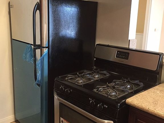 3rd image of 1552 Brockton Ave APT 7