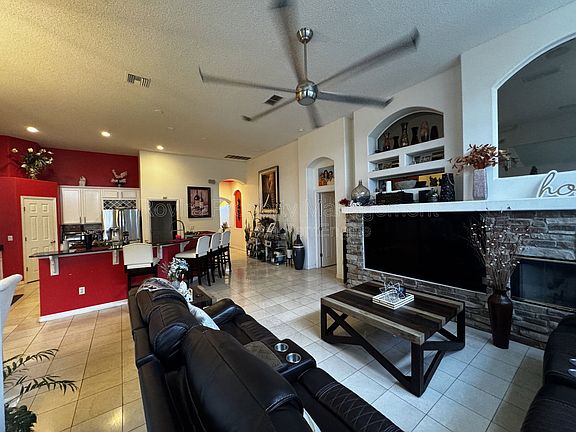 4th image of 2561 The Oaks Blvd