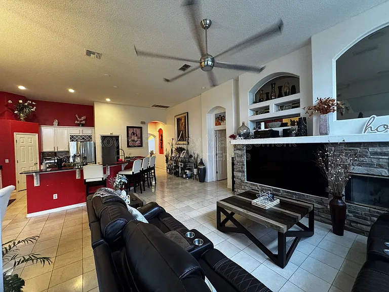 2561 The Oaks Blvd — Photo 4