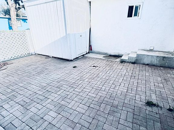 4th image of 3094 J St #1/2