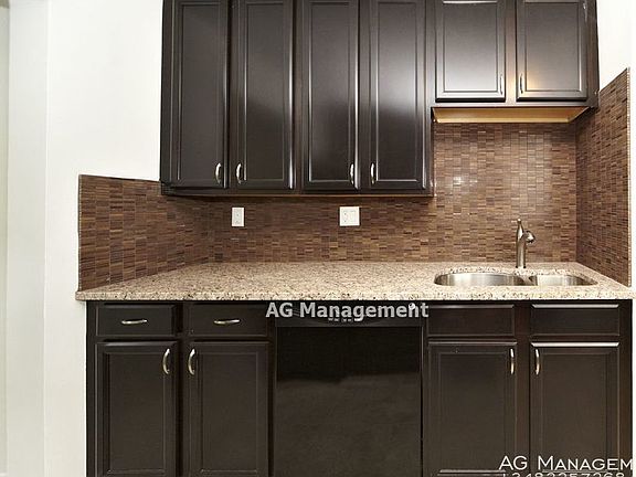 4th image of 27692 Dartmouth St