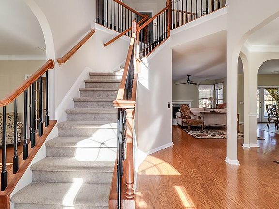 5th image of 550 Olde Lauren Ct