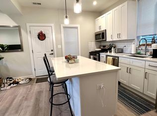 1324 W Barry Ave APT 1R, Chicago, IL 60657