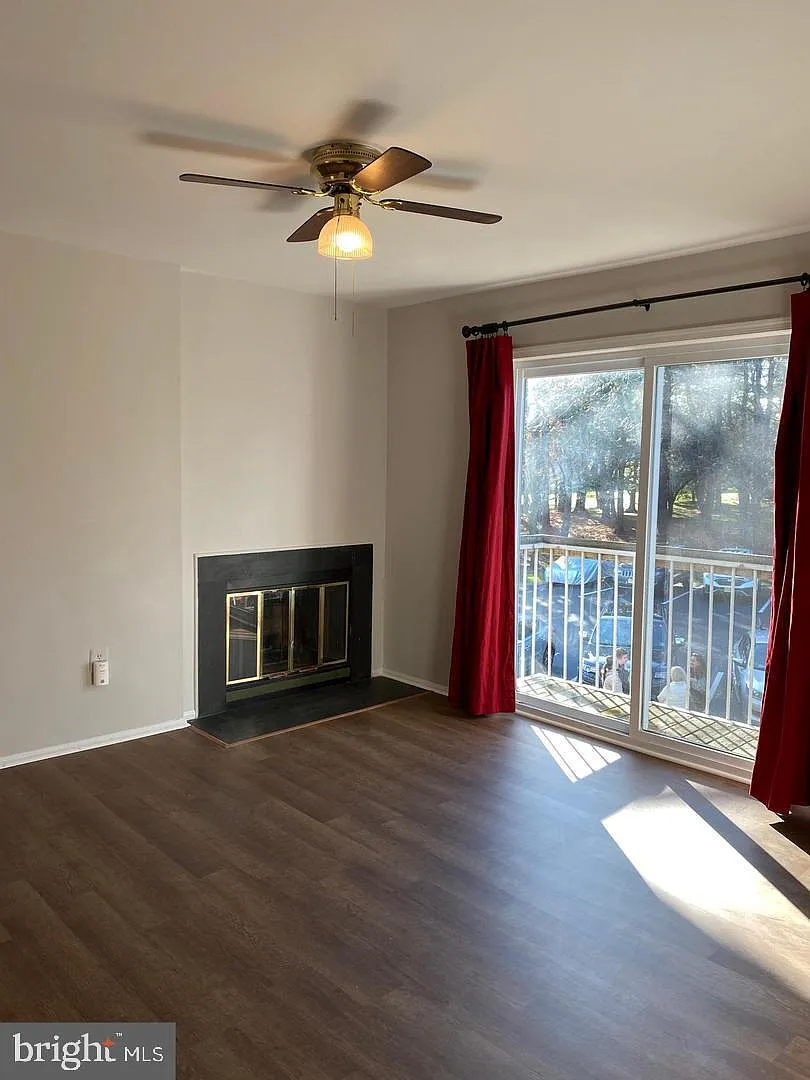 2 bed, 1.0 bath, 1008 sqft, $2,300 — Photo 3