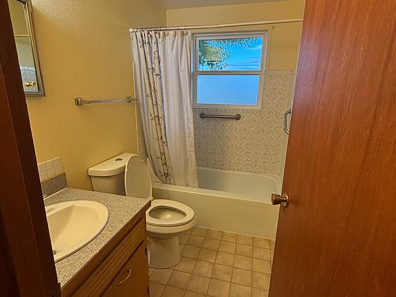 Bathroom 1 - Bathtub and Shower
