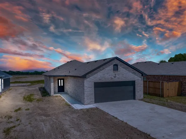570 N Garrett Ave, Ennis, TX 75119