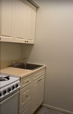 3rd image of 301 E 49th St APT 2D