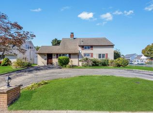 37 Fork Ln, Hicksville, NY 11801