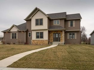 402 E Amethyst Ct, Long Grove, IA 52756