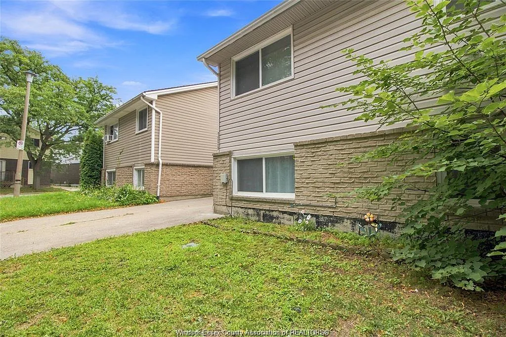 3 bed, $2,000 — Photo 2