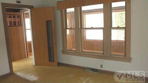 3rd image of 119 Hibbert St