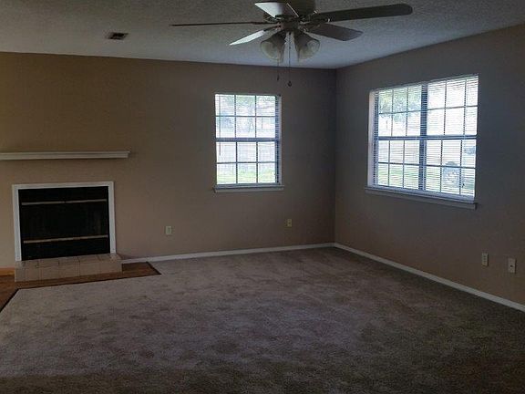 3rd image of 2916 Blueberry Ln