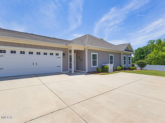 3rd image of 470 Nandina Ct
