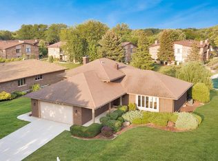 7131 Barrett St, Downers Grove, IL 60516