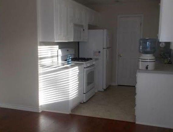 4th image of 1212 Neal Pickett Dr