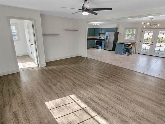 5th image of 711 Riverside Dr