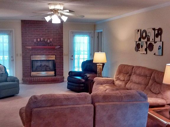 2nd image of 1904 Melrose Dr