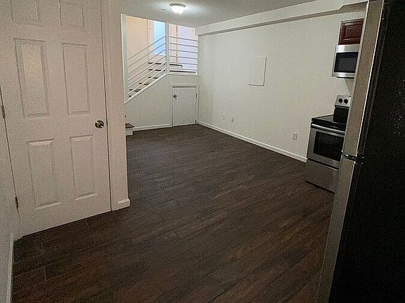 4th image of 2034 N Woodstock St #15999796