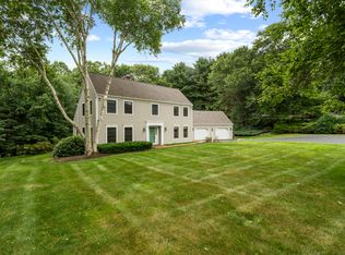 2 Applewood Cmn, East Lyme, CT 06333