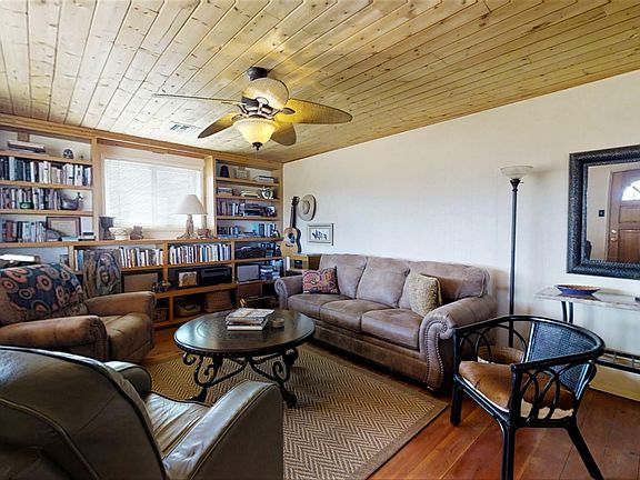 3rd image of 843 W Richland Way
