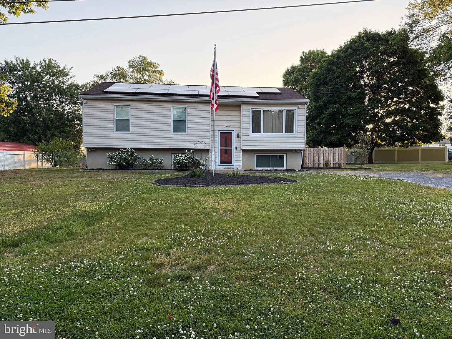 3 bed, 1.0 bath, 948 sqft, $2,600 — Photo 1