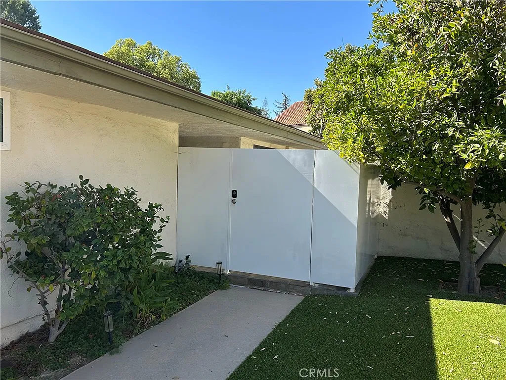 3 bed, 1940 sqft, $7,900 — Photo 3