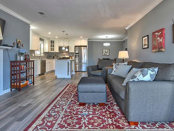 2nd image of 1409 Countryside Pl SE