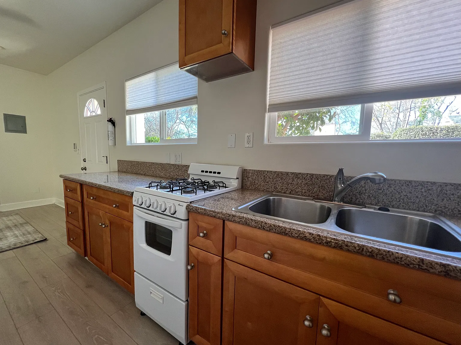 Studio, 350 sqft, $1,525 — Photo 3