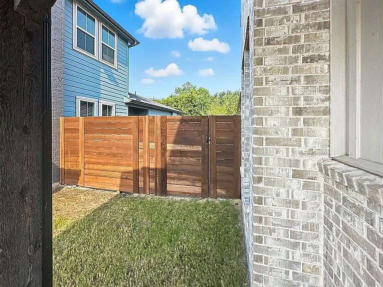 9525 Thorncrown Ln — Photo 29