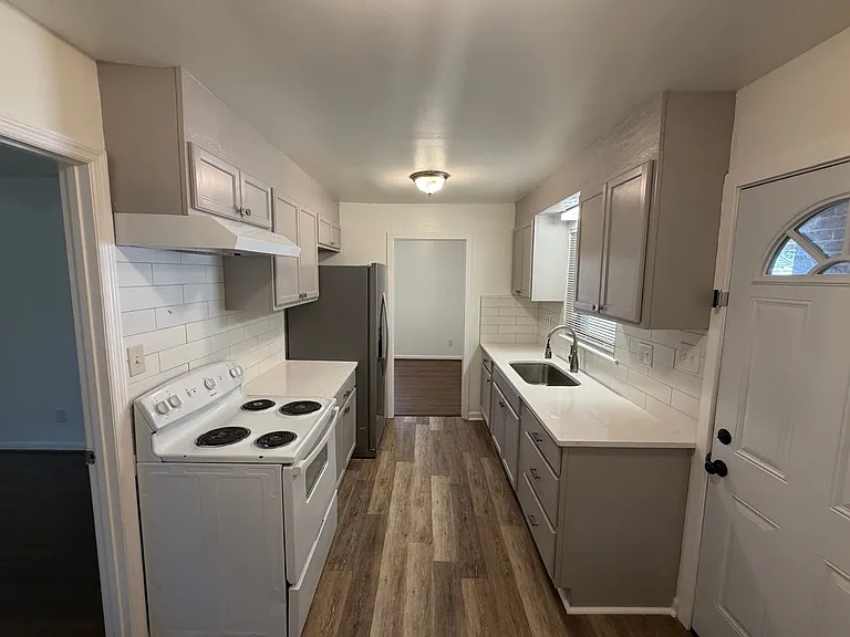 112 Meadowood Ave — Photo 4