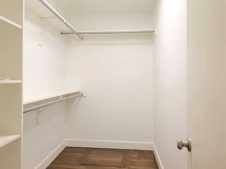 717 Greenleaf Dr — Photo 23