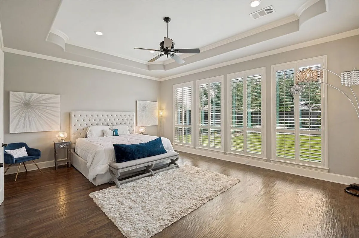 3 bed, 3.5 bath, 3912 sqft, $7,200 — Photo 2