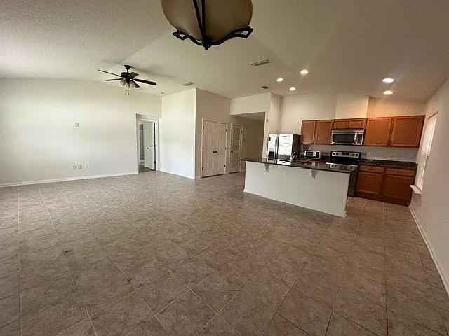 4 bed, 2.0 bath, 1650 sqft, $2,150 — Photo 2