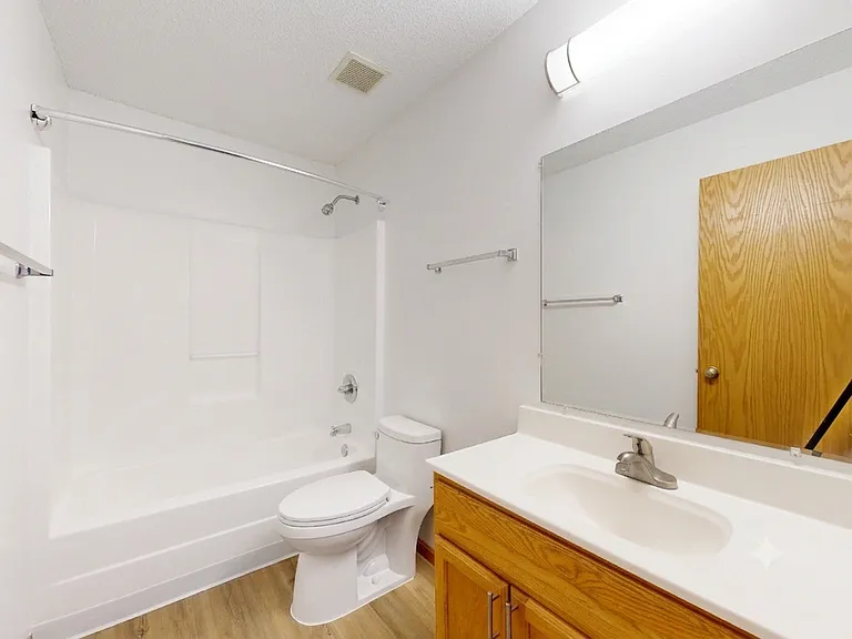 Bathroom: Upper Level