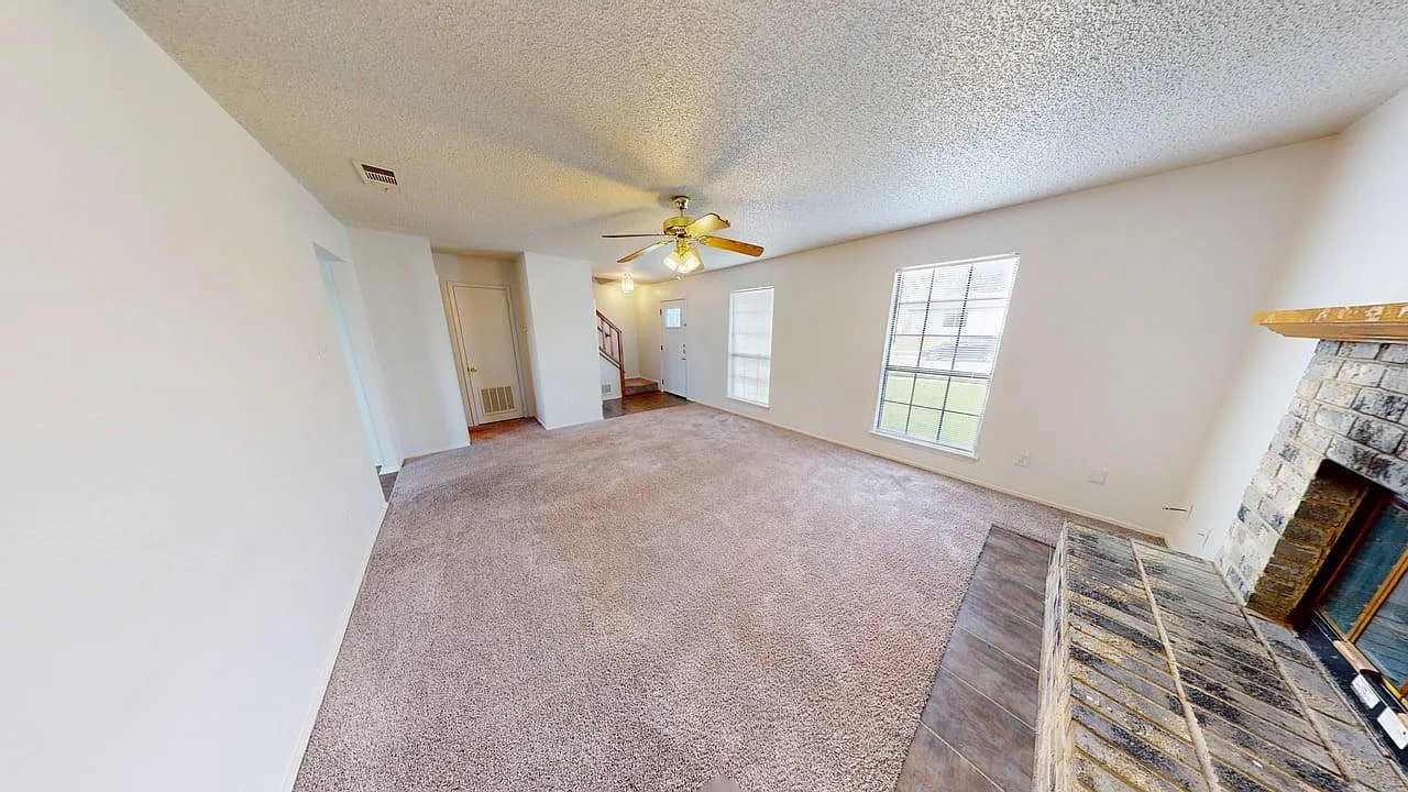 3 bed, 2.5 bath, 1274 sqft, $1,395 — Photo 3