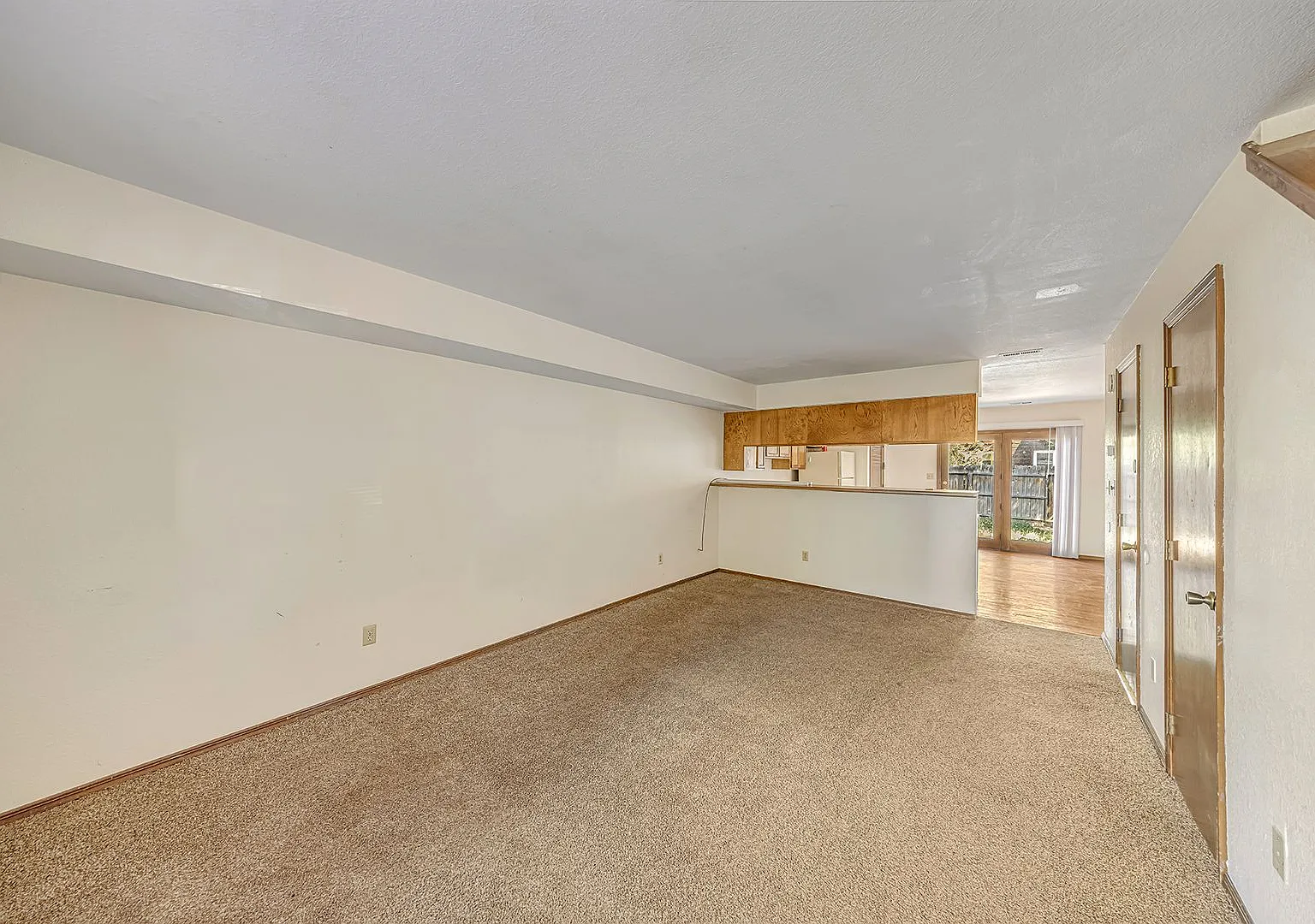 493 32 Road Apartments — Photo 4