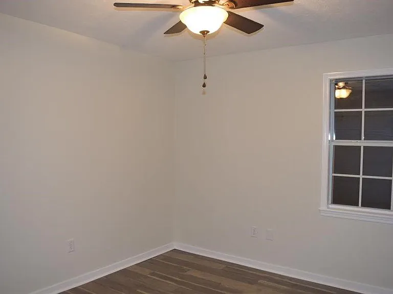 128 Eastwood Dr — Photo 10