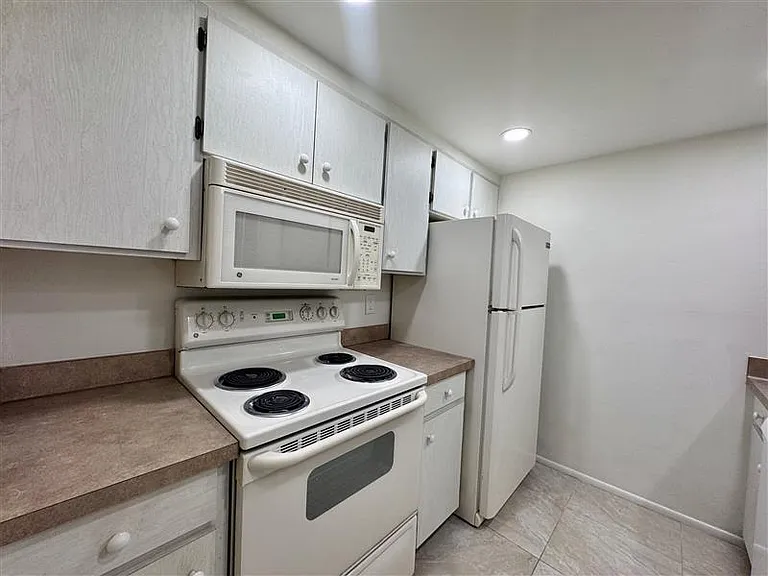 244 Saint Augustine Ave #304W — Photo 4