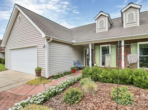 7526 Shadowstone Dr, Charlotte, NC 28270