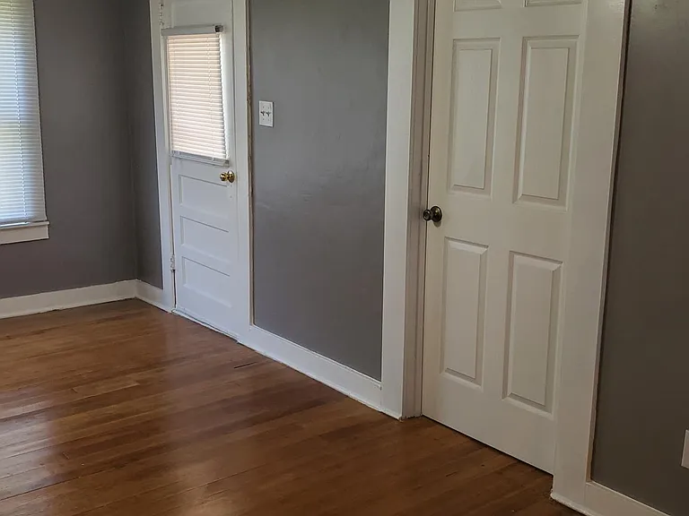 5 E Maple — Photo 11