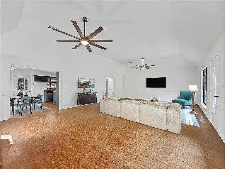 726 W Lakeshore Dr — Photo 5
