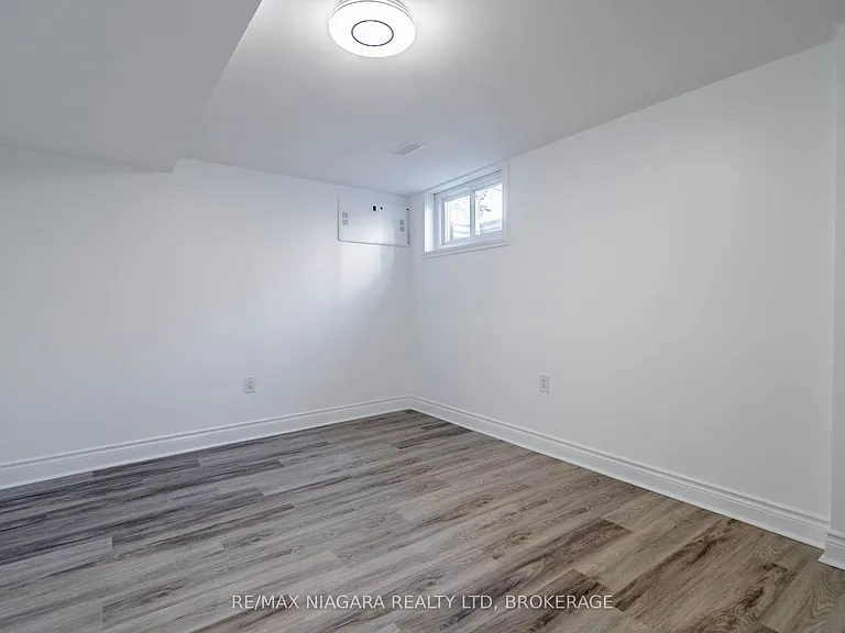 22 Chantler Rd #LOWER — Photo 8